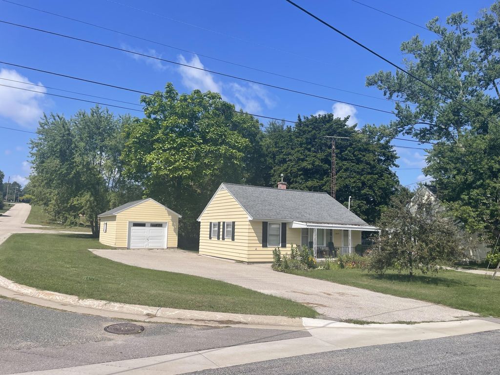 4675 3rd Street, Shelby township