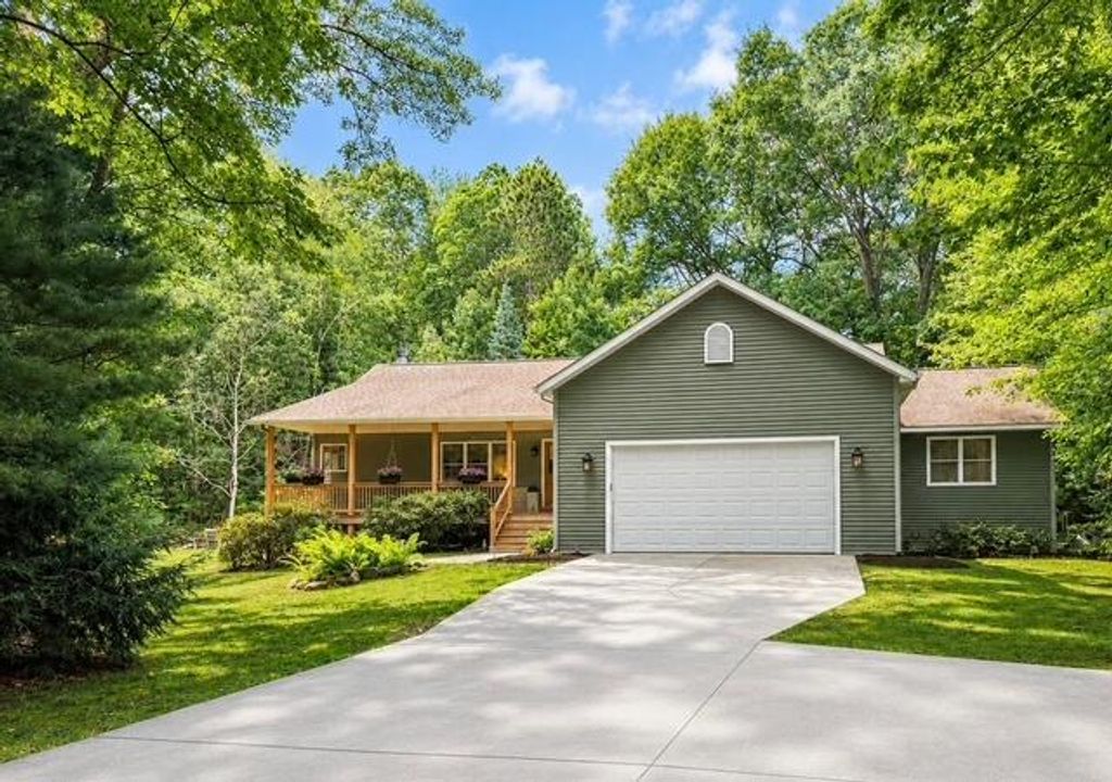 6550 W Forest Edge Drive, Hamlin township