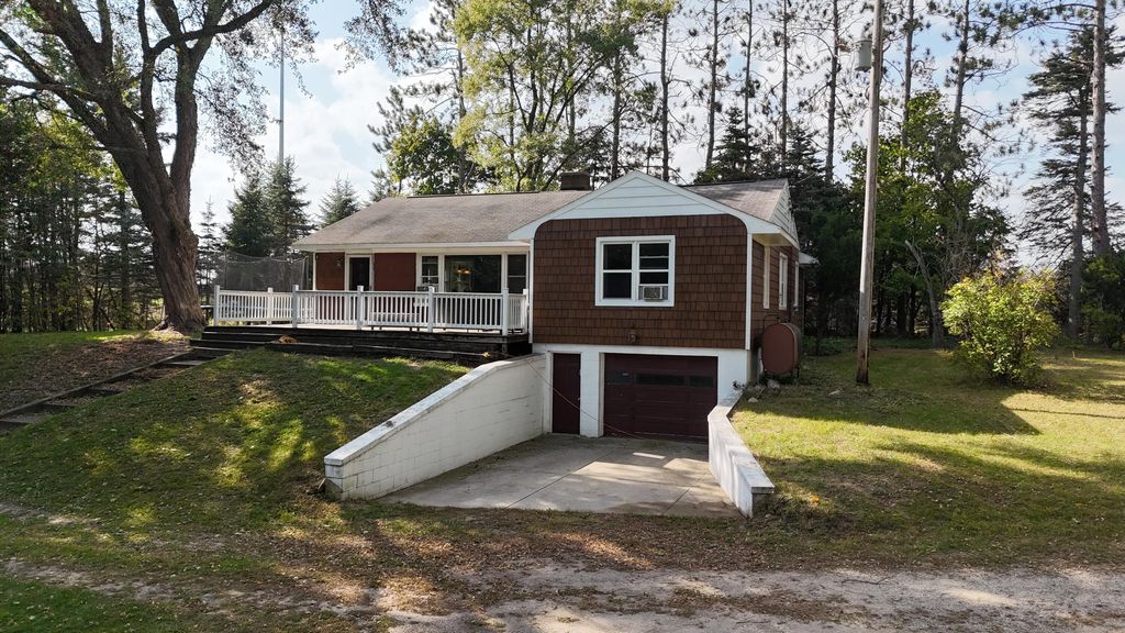10017 M-115, Clam Lake township