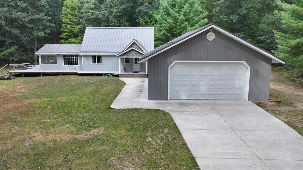 7261 N Bass Lake Road, Elk township