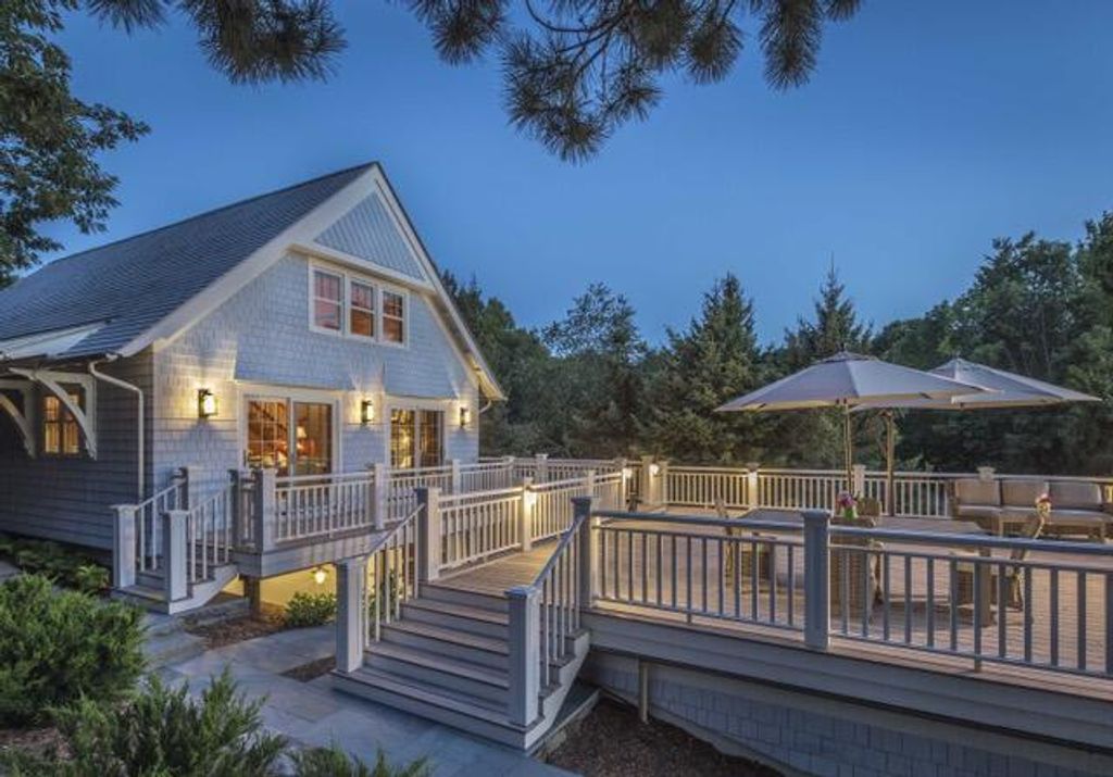 12493 Lakeview Road, Onekama township