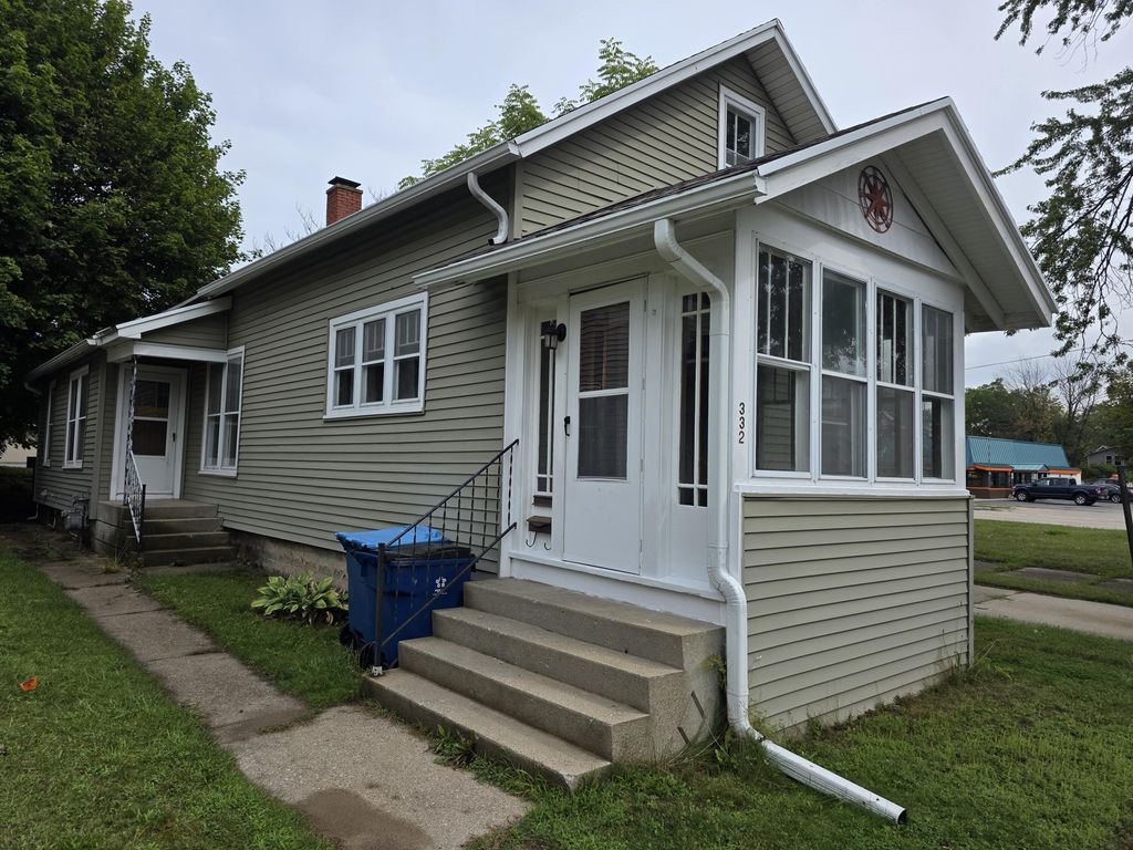 332 3rd Street, Manistee city