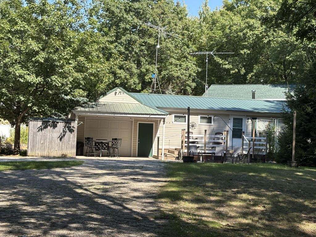 7502 W Tolliver Street, Golden township