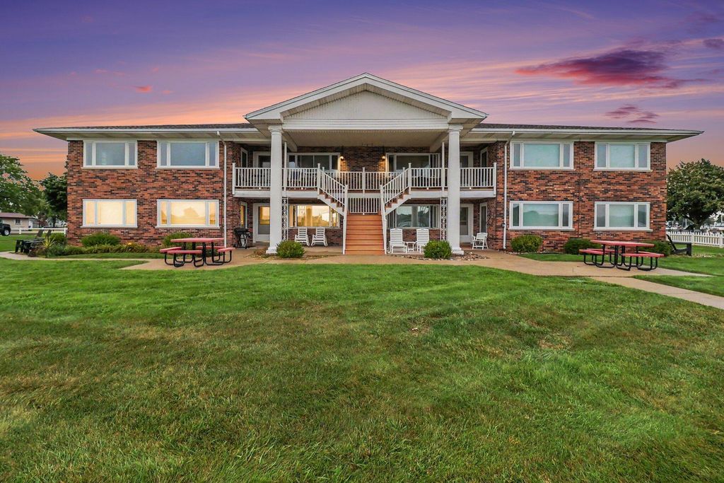 304 S Ferry Street Building: 1 Unit: 3 Modifier: #3, Ludington