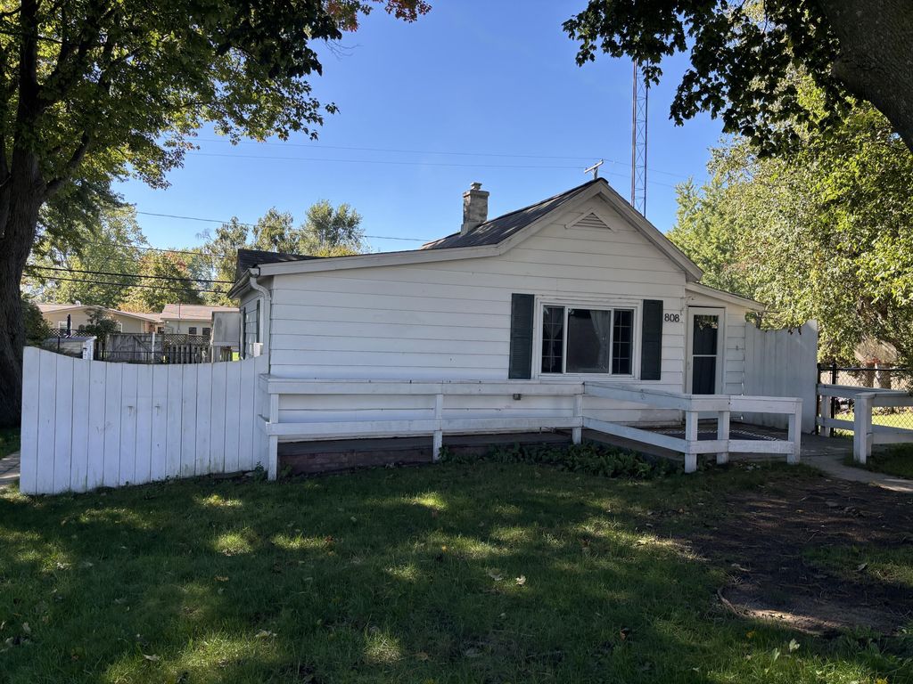 808 Anderson Street, Ludington