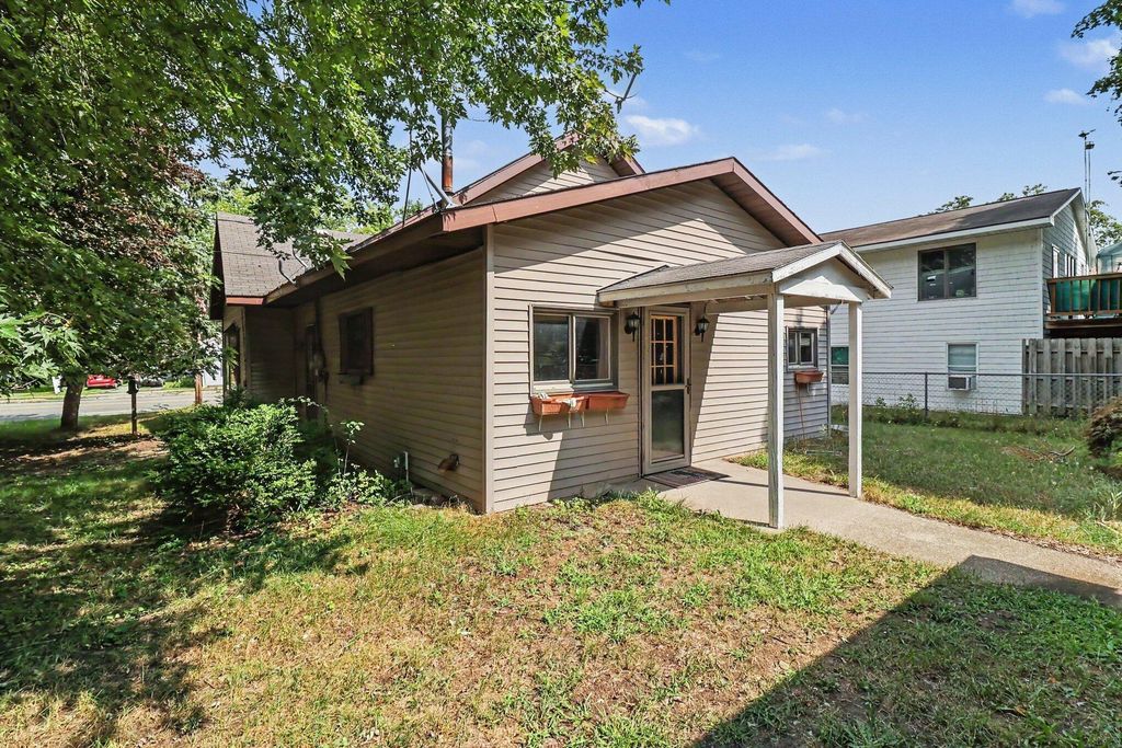 3907 E Main Street, Fountain village