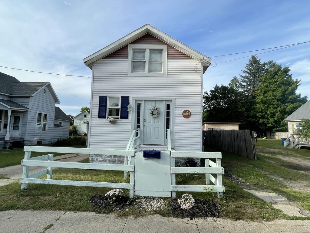 162 Harrison Street, Manistee