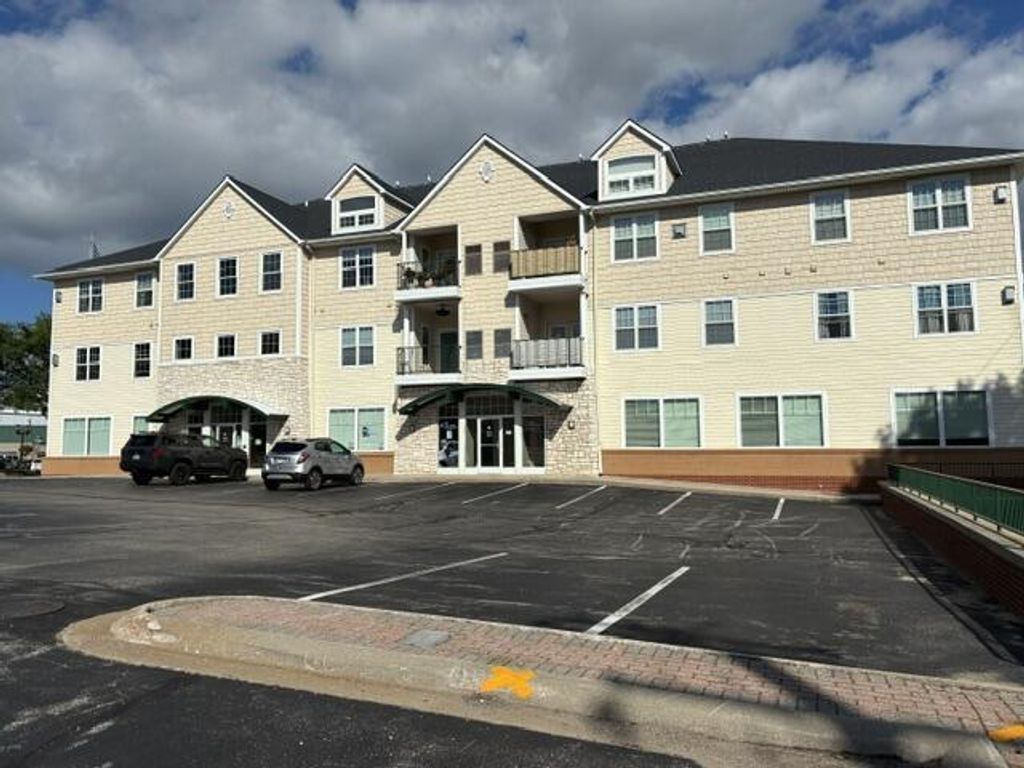 401 W Ludington Avenue Unit: Unit 308, Ludington