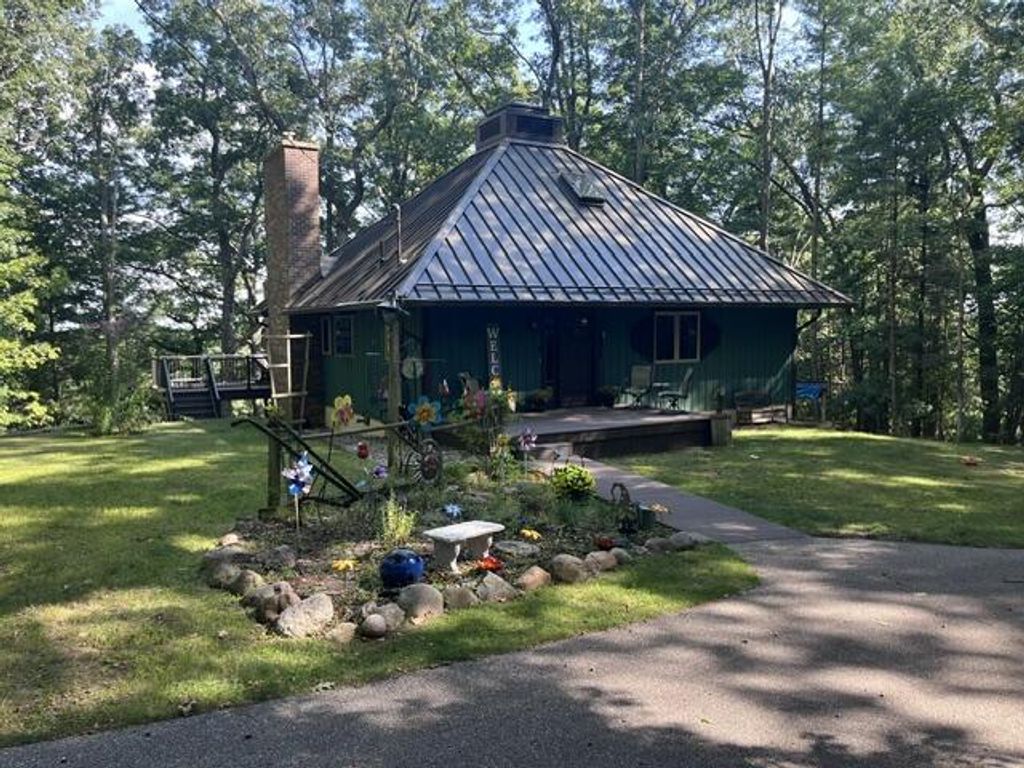 2235 Siuda Road, Manistee