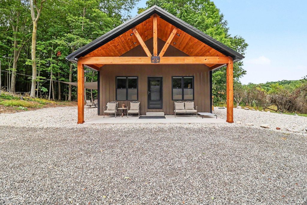 945 N Wilson Road, Mears