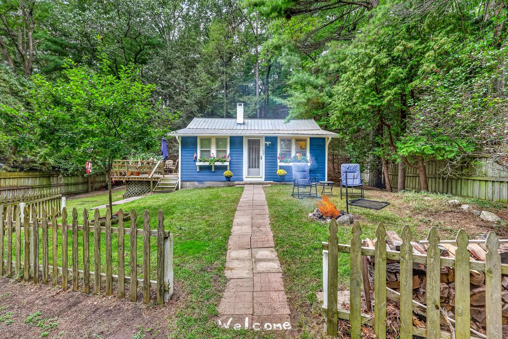7297 S Lake Avenue, Pentwater