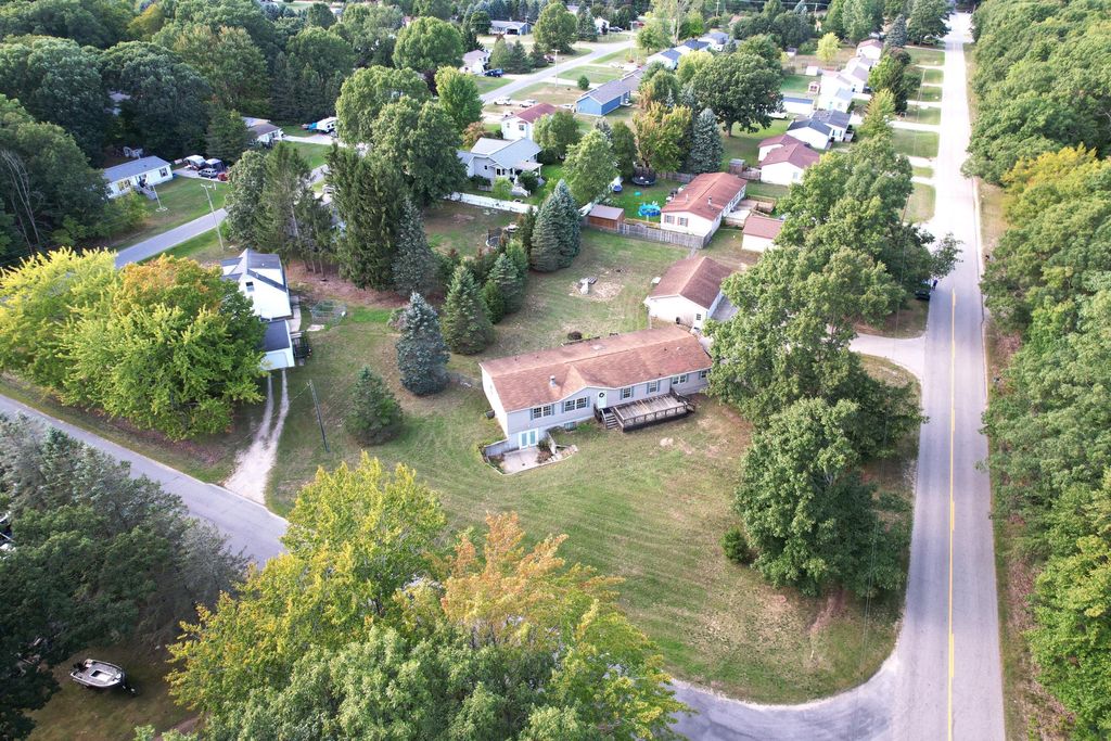 1852 N Lincoln Road, Ludington