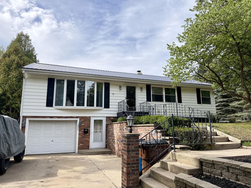 1027 N Rath Avenue, Ludington