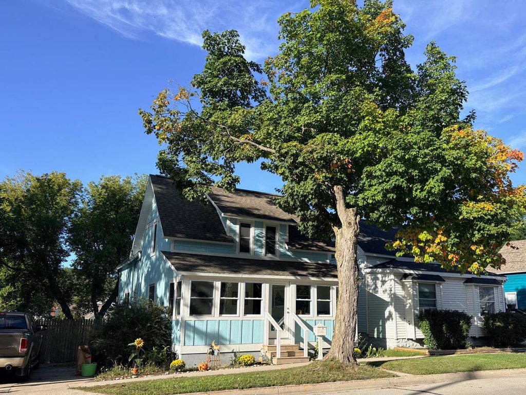 164 Monroe Street, Manistee