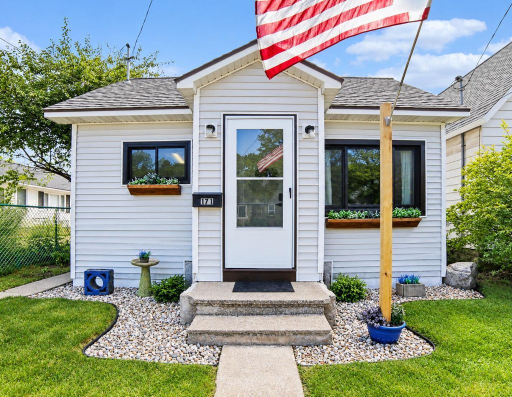 171 Quincy Street, Manistee