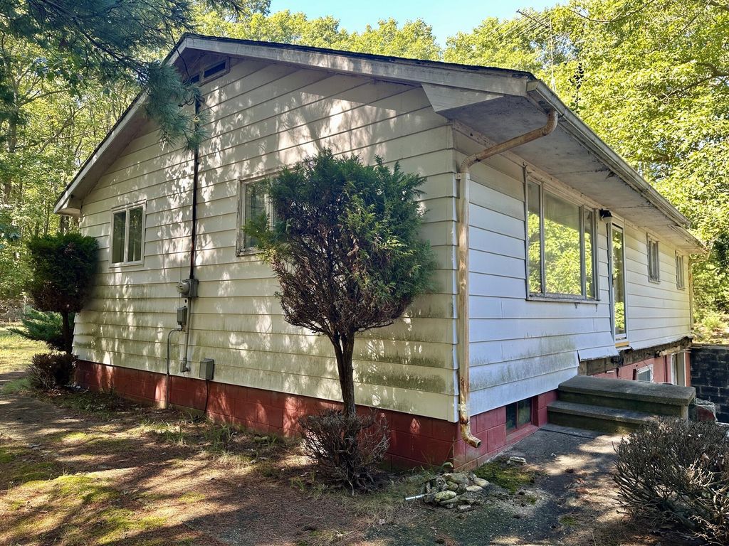 2439 N Lakeshore Drive, Ludington