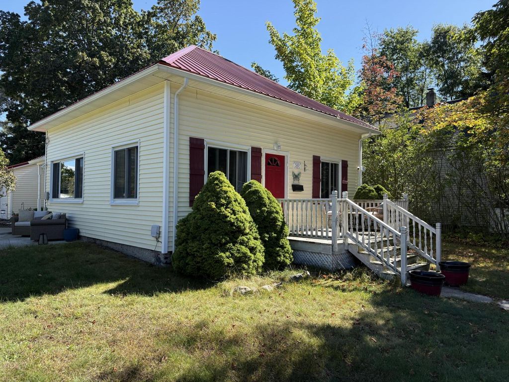 510 N Delia Street, Ludington