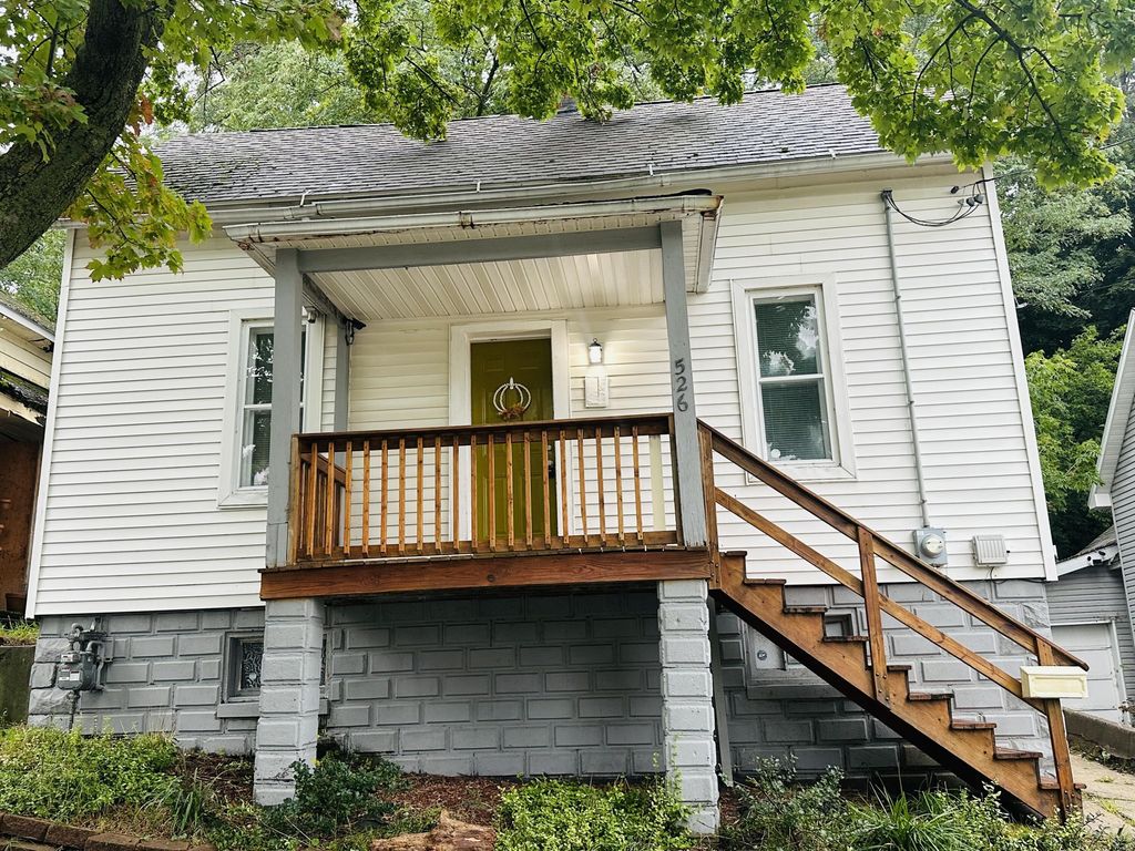 526 Davis Street, Manistee