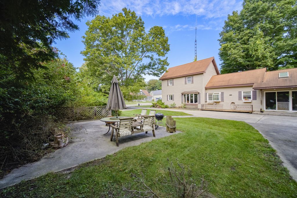 537 2nd Street, Manistee