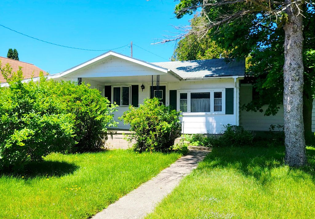4914 Main Street, Onekama