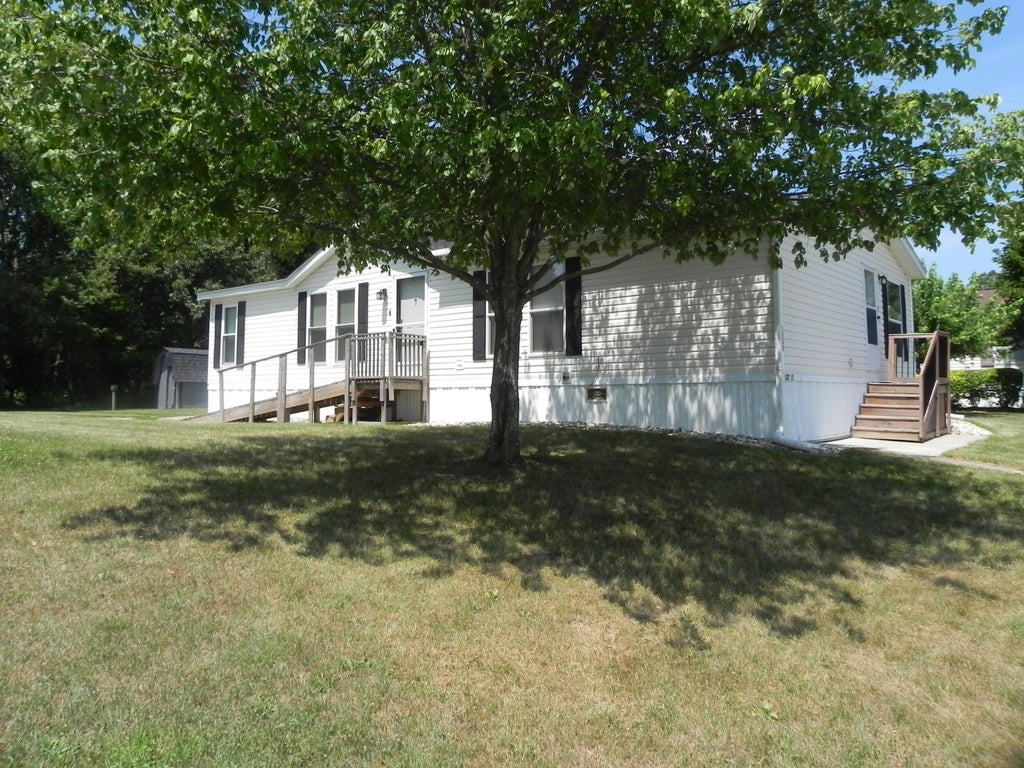 1232 Shiawassee River Road, Three Rivers city