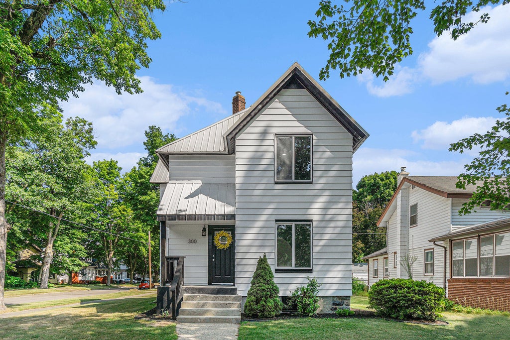 300 E Bennett Street, Three Rivers city