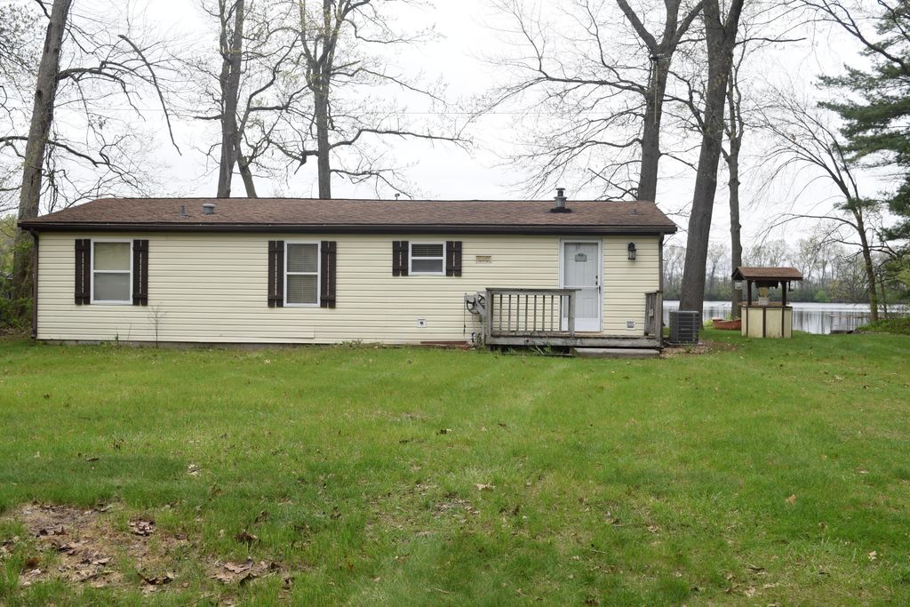 12230 Riverside Drive, White Pigeon