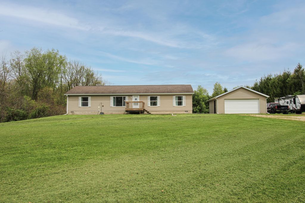 12524 Serenity Drive, Flowerfield township