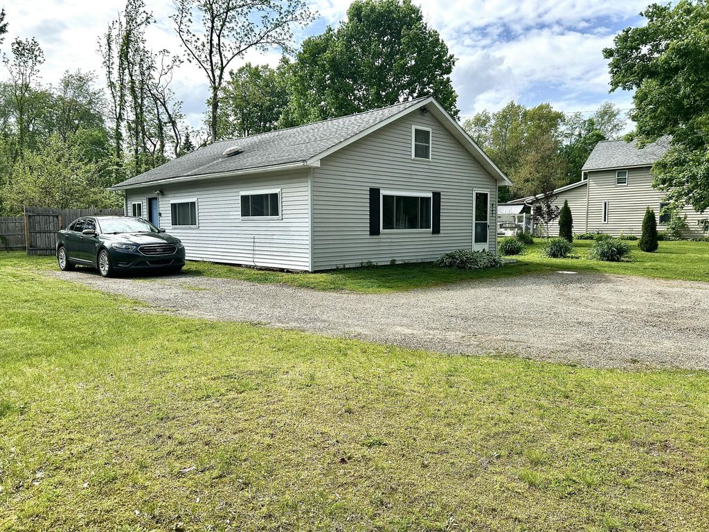 457 S Burr Oak Road, Colon village