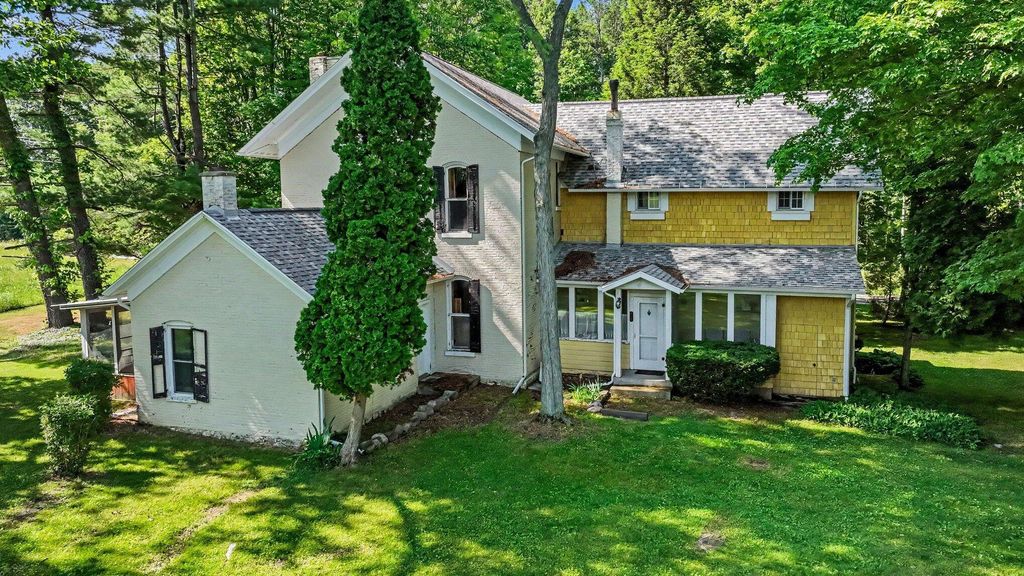 10241 Bair Lake Street, Porter township