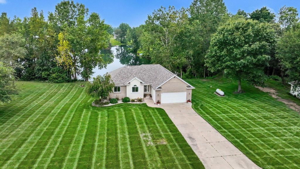 69100 Chief Court, White Pigeon township