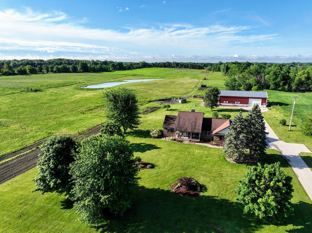 2189 W Vermontville Highway, Chester township