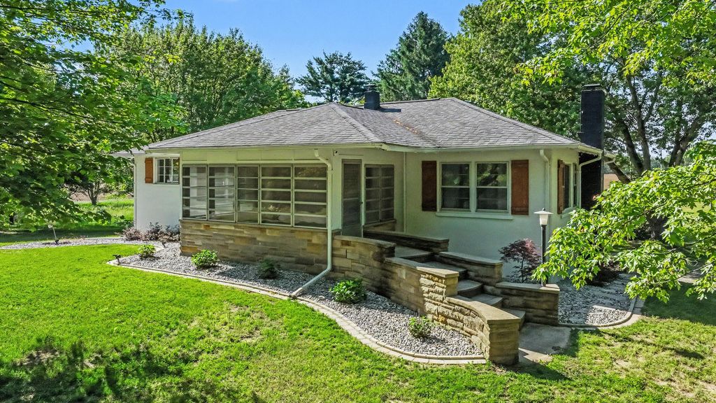 16077 M-216, Park township
