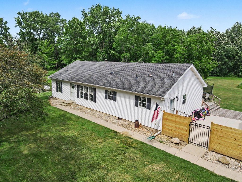56883 Pulver Road, Fabius township