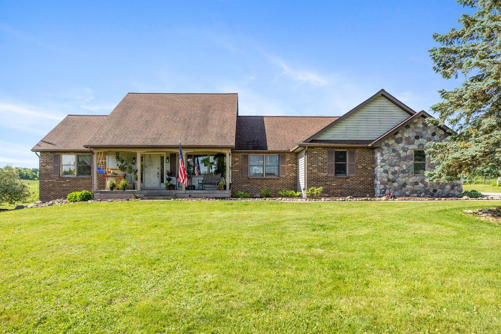 2189 W Vermontville Highway, Chester township