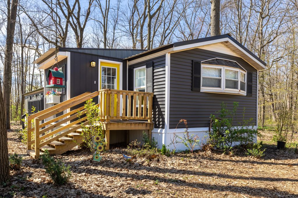 75070 Marie Drive, Porter township