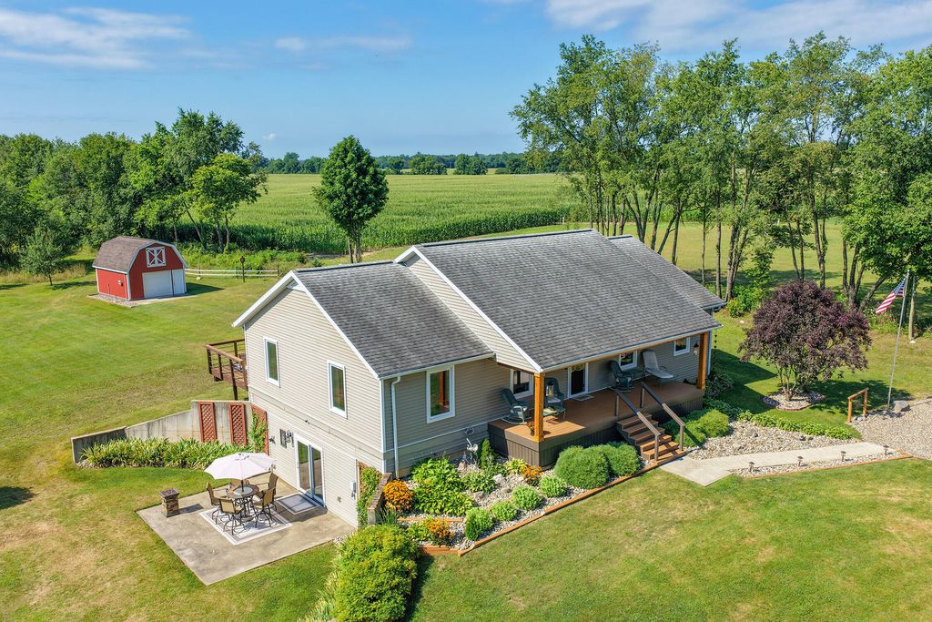 48989 92nd Avenue, Hamilton township