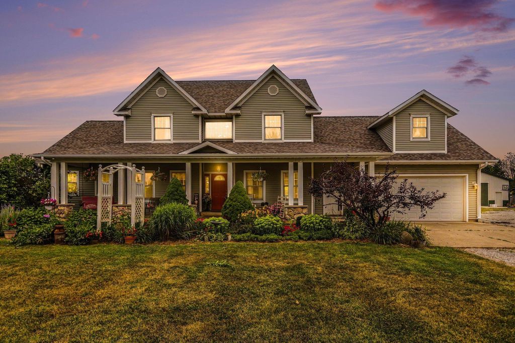 688 Ladyman Road, Matteson township