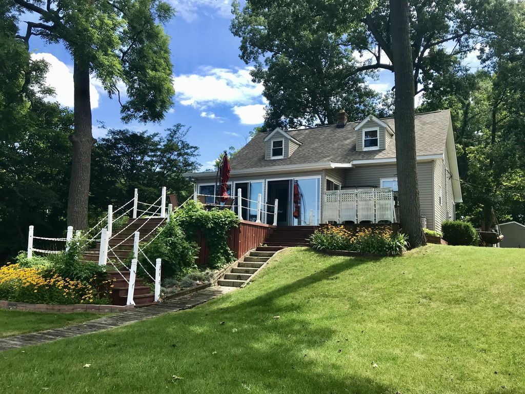 16218 East Lake Drive, White Pigeon township