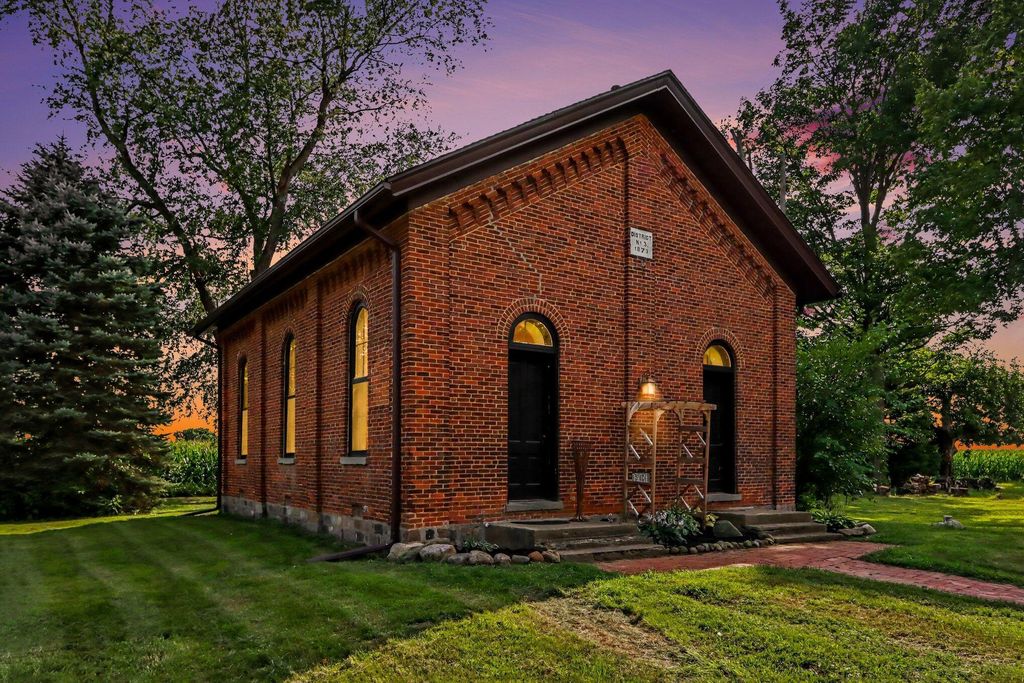 23031 Portage Lake Road, Mendon township