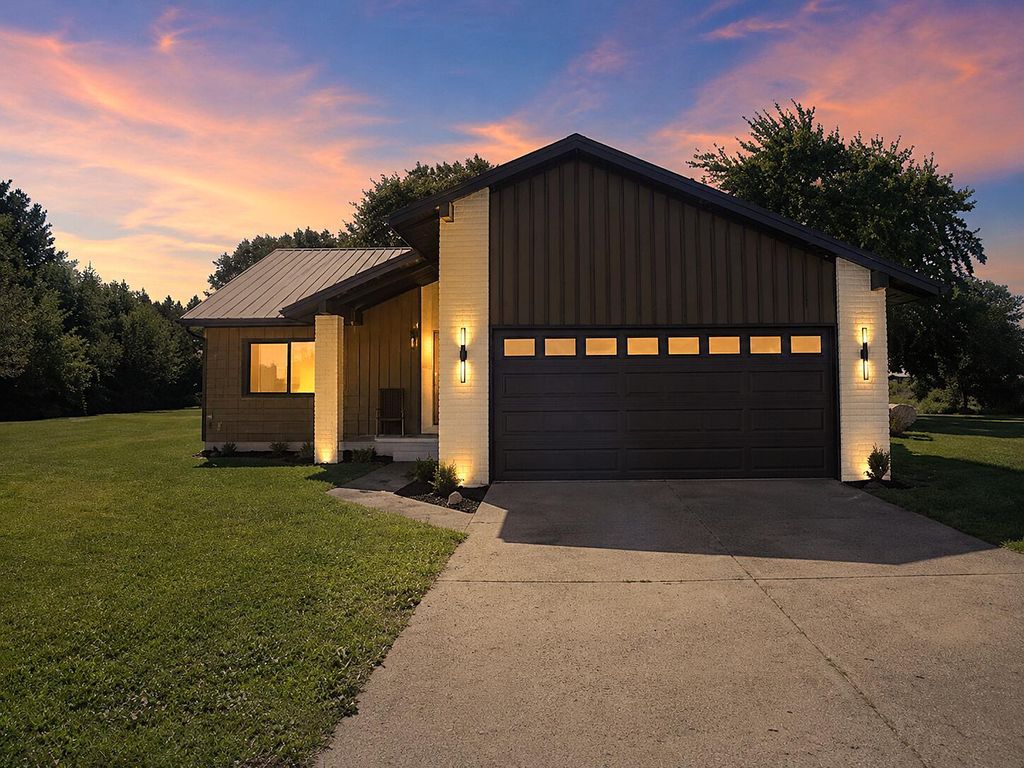 13805 Riverside Drive, Constantine township