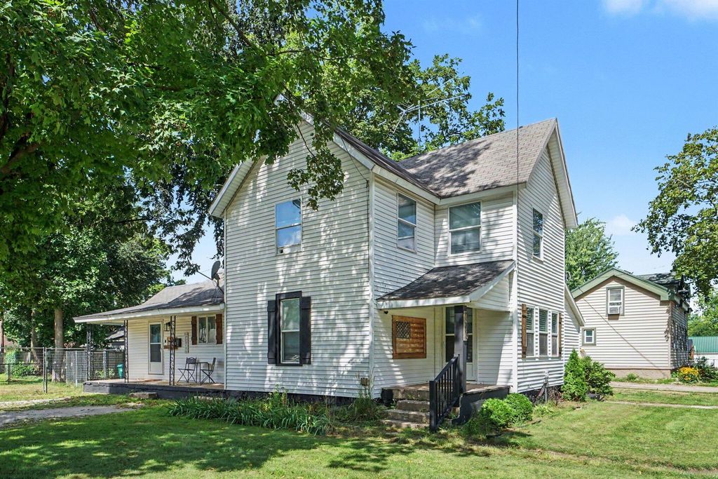 240 White Pigeon Street, Constantine village
