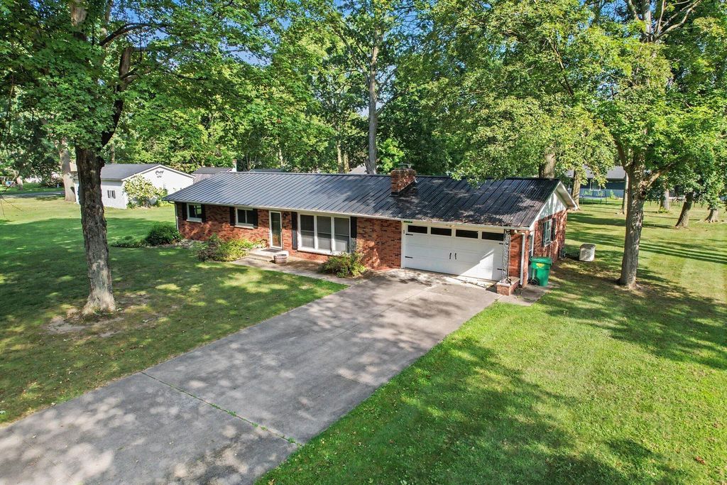 340 W Railroad Street, Centreville village