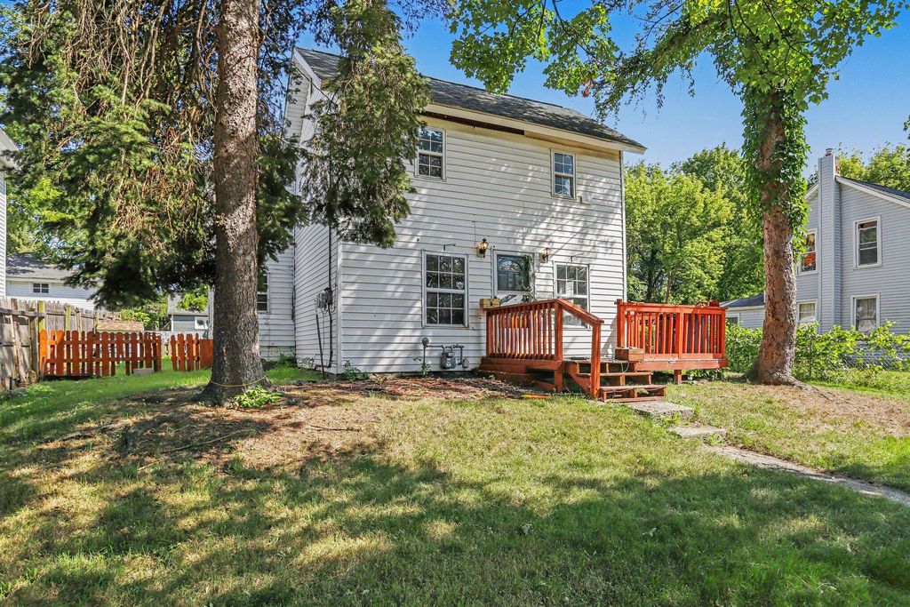 64 Goguac Street W, Battle Creek