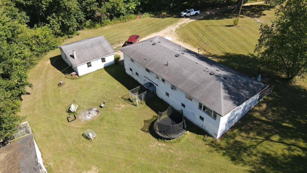 52524 Johnson Road, Flowerfield township