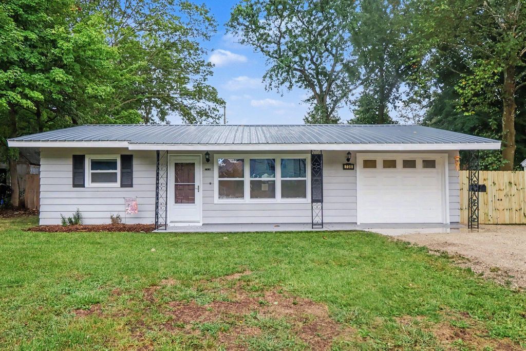735 White Pigeon Road, Constantine village