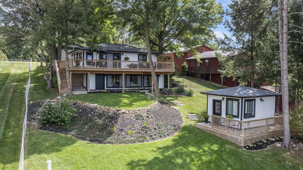 67696 Thunderbird Drive, Sturgis