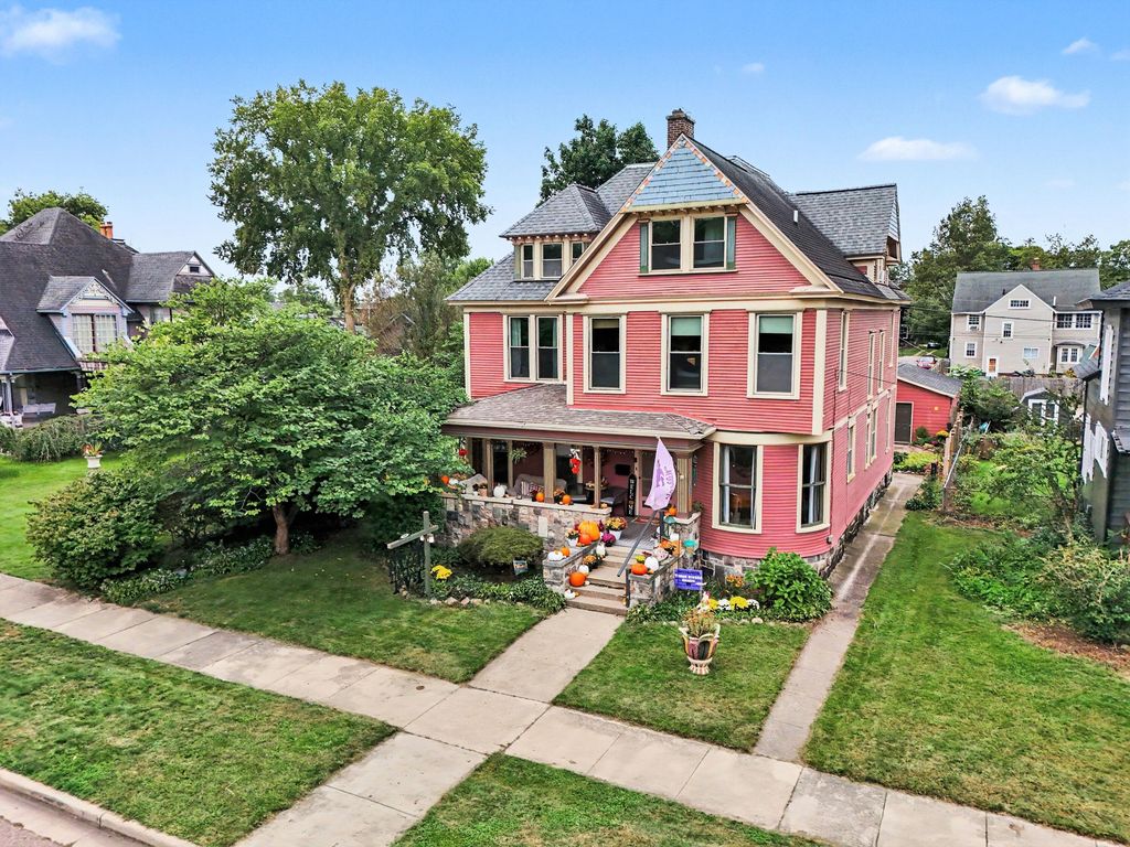 210 East Street, Three Rivers