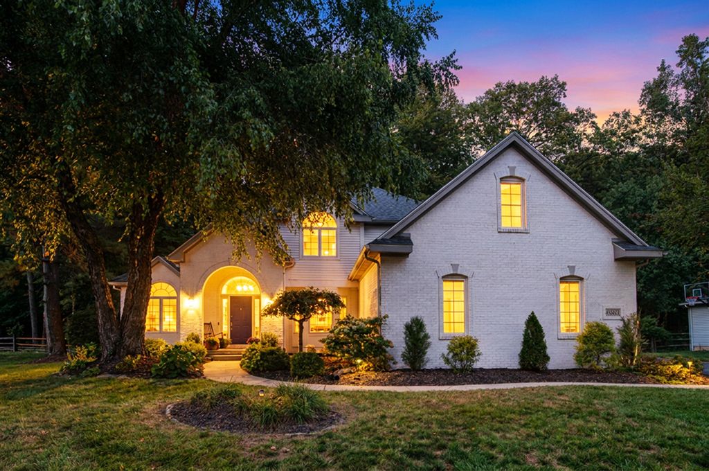 4090 Deerfield Woods Drive, Lambertville
