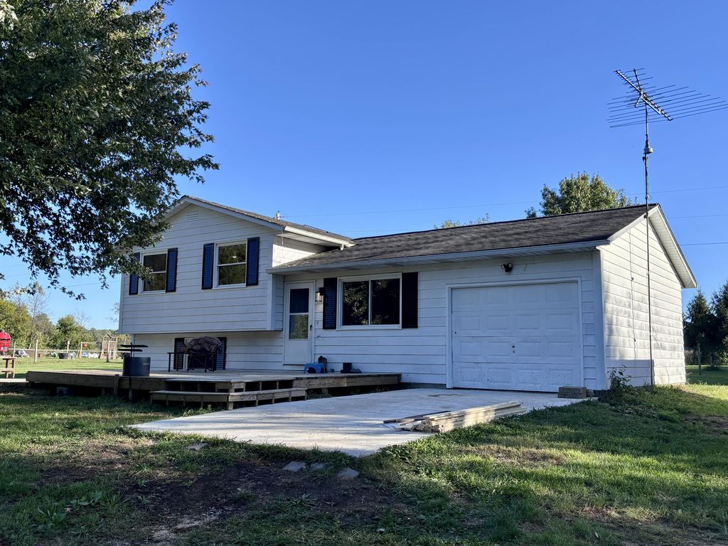 24589 Flach Road, Mendon